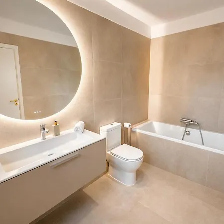 Magnolia Center 3 Bedrooms Private Pool Apartment *
